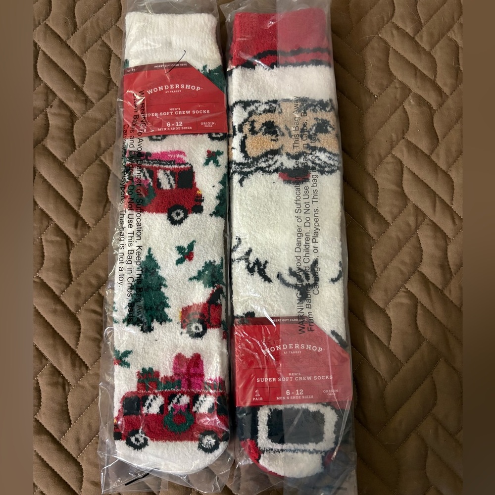 Wondershop Holiday Santa and Truck Socks